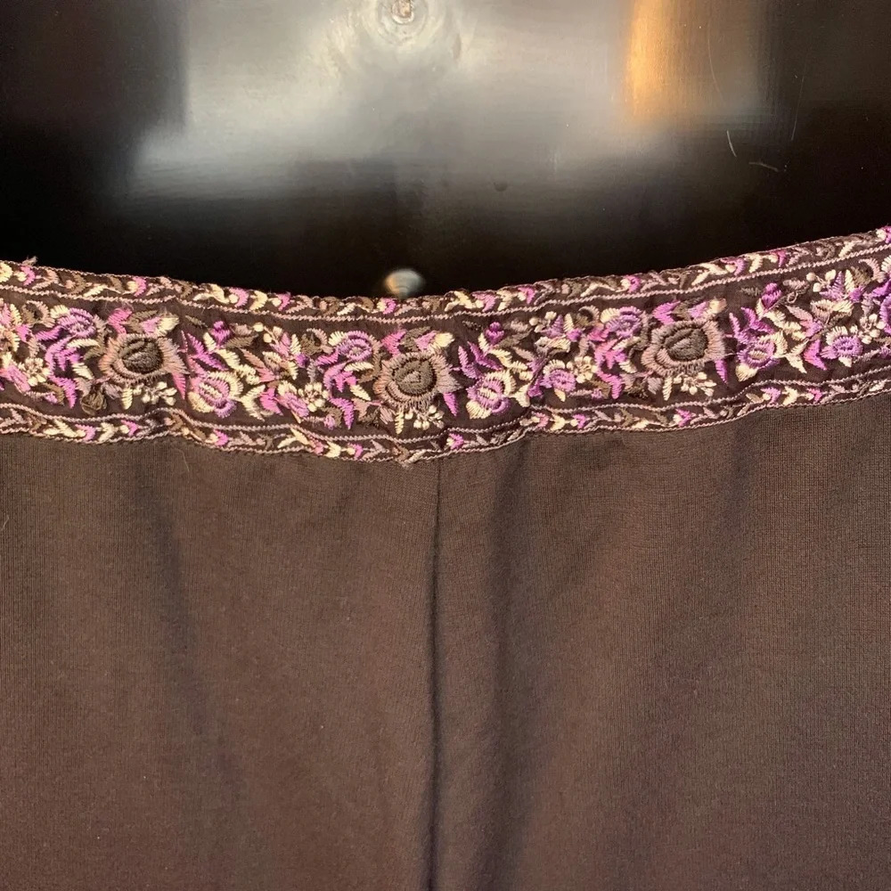 NEW YORK & COMPANY STRETCH PANTS SIZE M - Picture 2 of 4